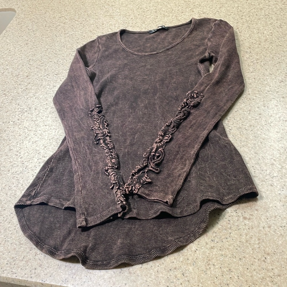 Fitted (flowy bottom hem) long sleeve